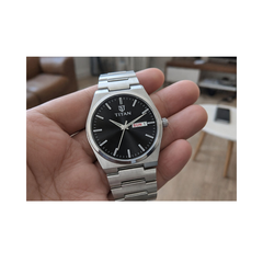 Titan Men’s Silver Stainless Steel Analog Watch | Black Dial Premium Day & Date Wrist Watch